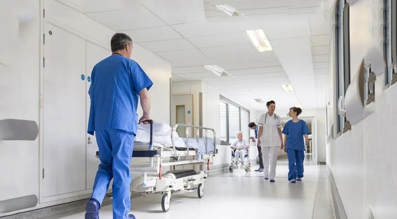 Aυξάνονται τα σοβαρά περιστατικά γρίπης και οι εισαγωγές σε ΜΕΘ